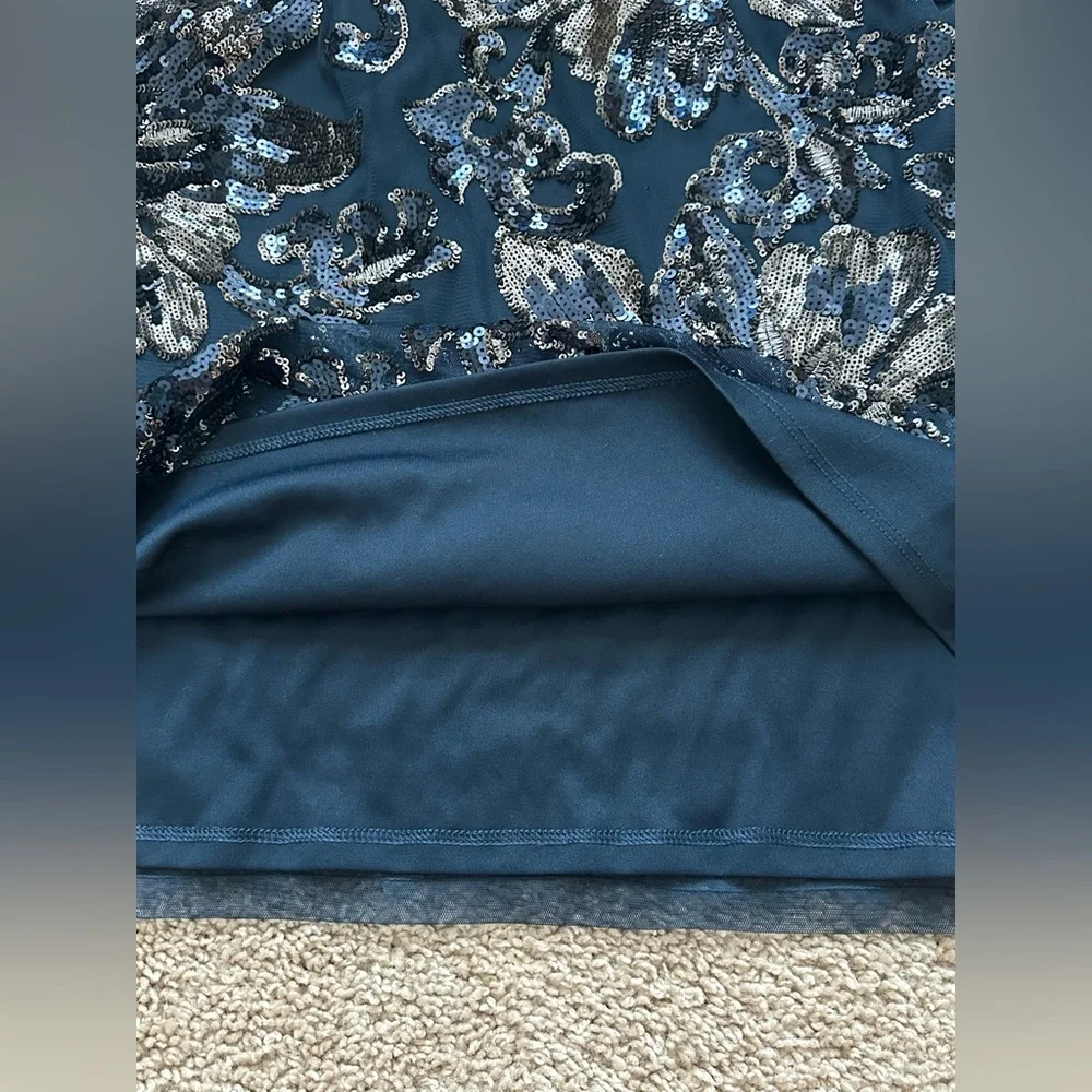 White House Black Market Blue Sequin Floral Cami Tank Size XL Tank Top - Picture 5 of 6